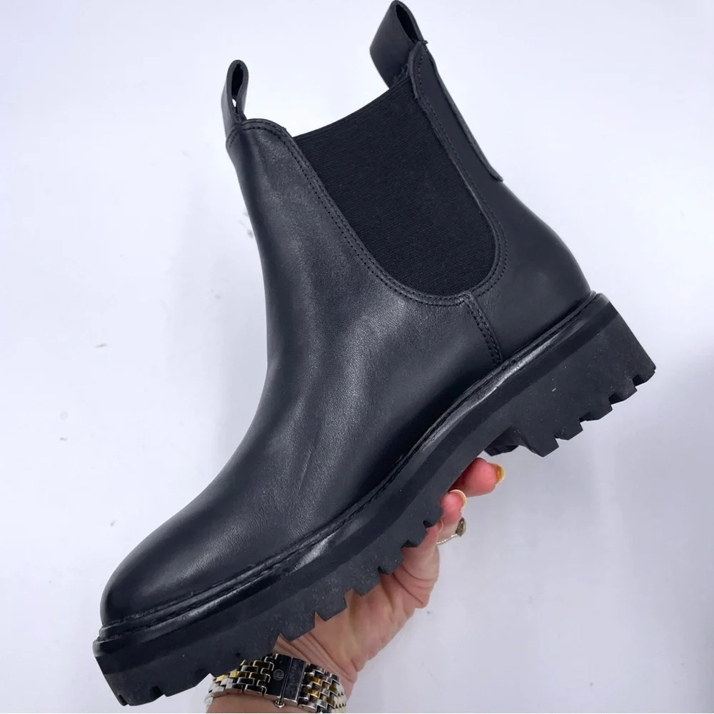 NEW Everlane Black Leather Lug Sole‎ Chelsea Bootie in Size 5.5